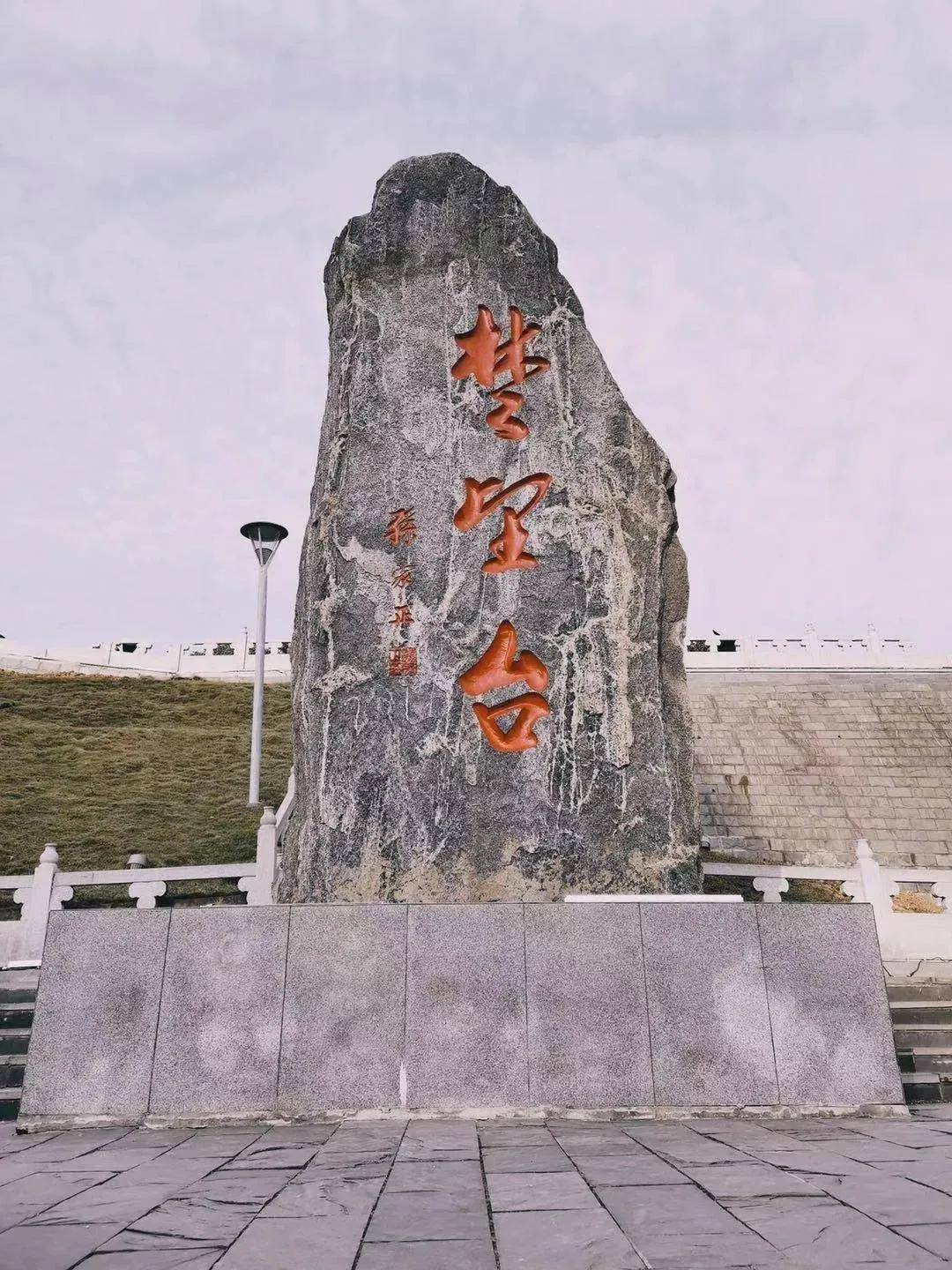 如今,楚望台已经不在,现在的遗址公园是在辛亥百年纪念时所建.