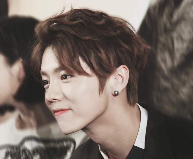 林陌路透照意外走红网络,撞脸当红顶尖偶像鹿晗,相似度非常之高