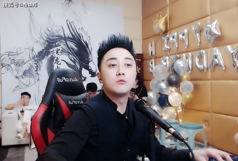 原创虎牙子龙转屏违规被追加a类封禁某博主说他是涉黄组织者