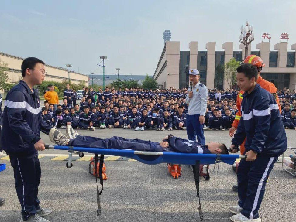 邯郸市旭日中学举行防火防震逃生演练