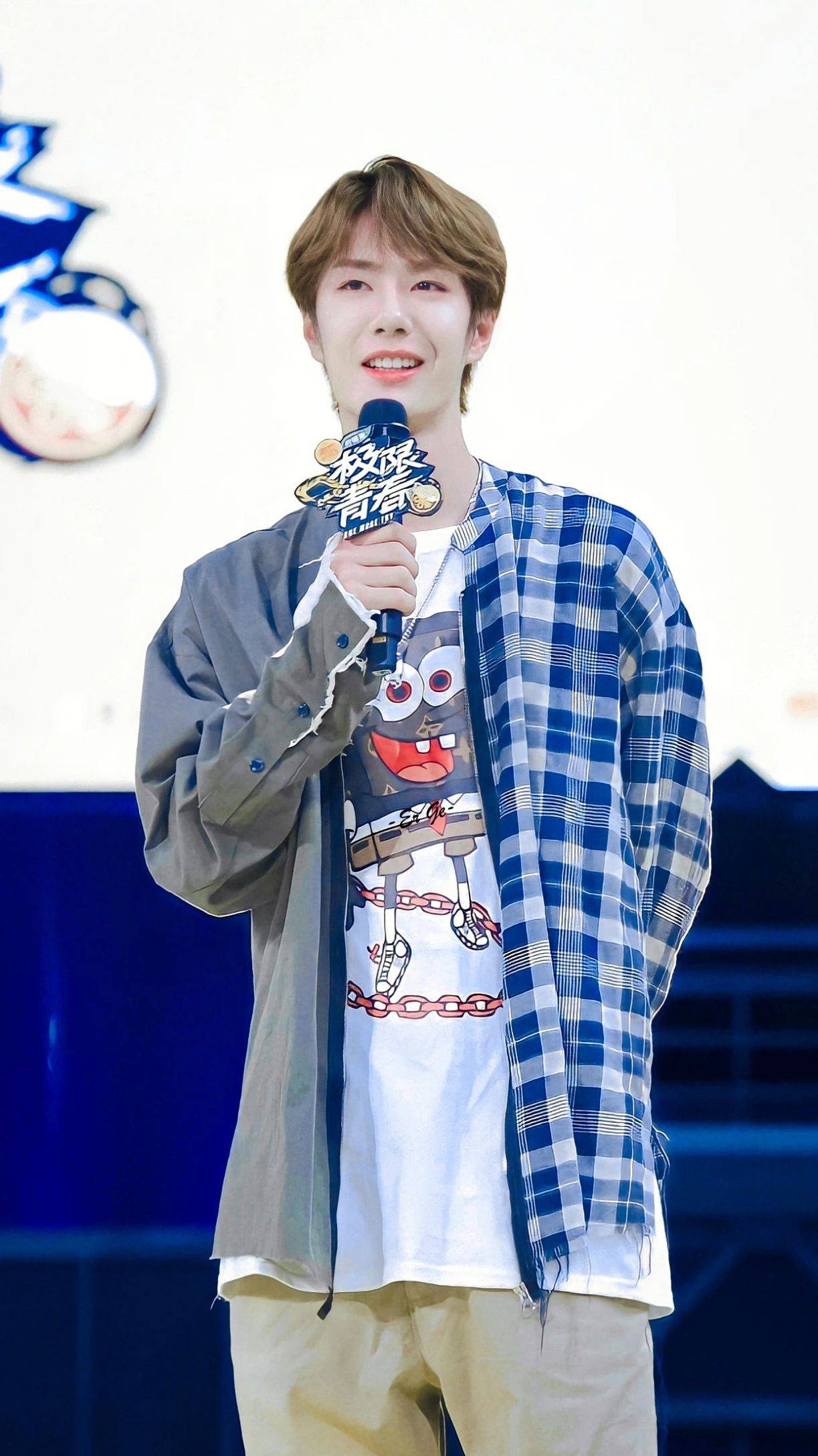 王一博壁纸我喜欢你笑的样子是甜而不腻的味道