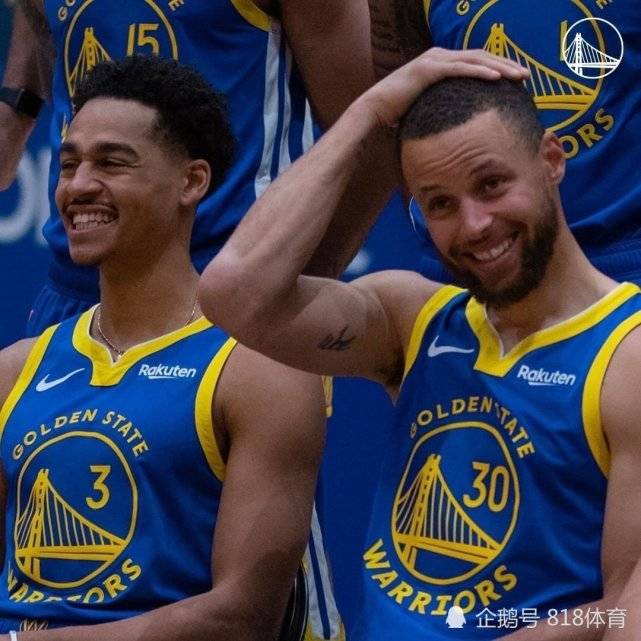 因伤赛季报销的乌布雷,明显脸胖了不少.