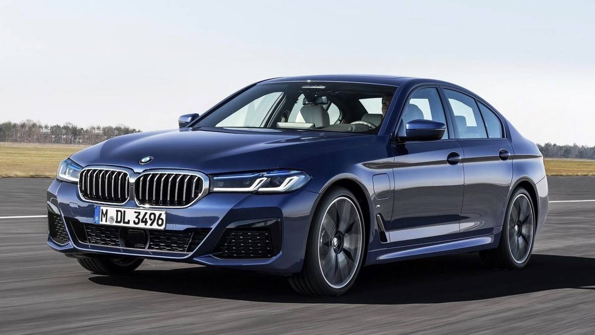 大鼻孔 小眼睛,全新宝马5系外观大变,上市后你还会买奔驰e吗?