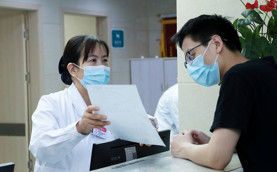 山东省泰安市中心医院肿瘤外科护士长冯娟柔肩挑重担天使绽芳华