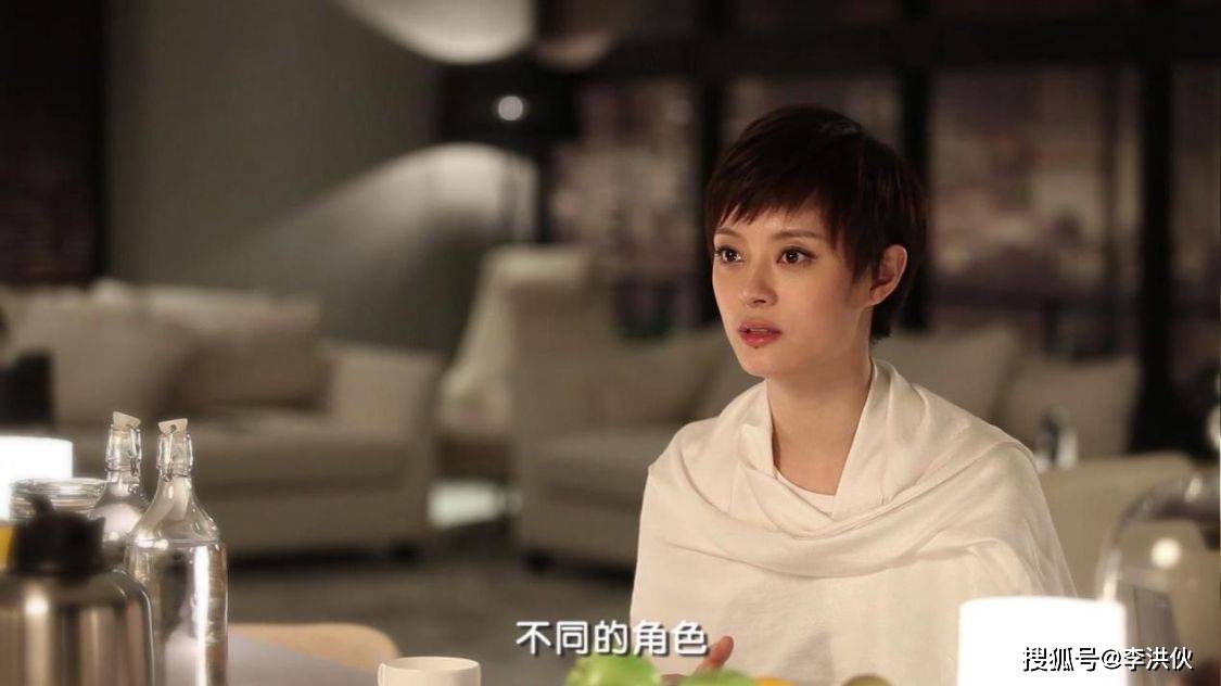 孙俪新造型亮相新剧发布会,小女生了不少