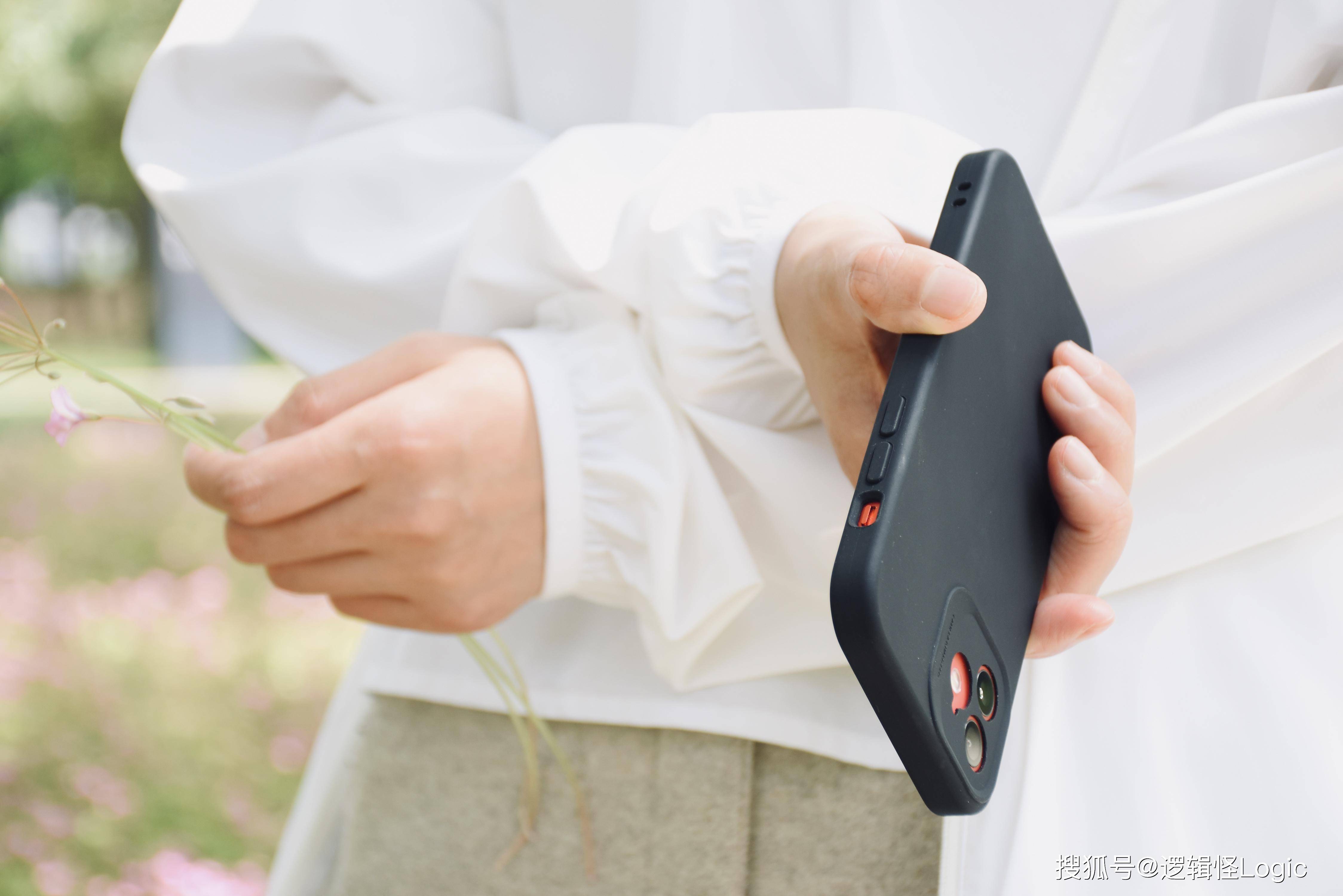 苹果12全包裹外壳 852fd750004a4ff69f2b31338676e4bc.jpeg