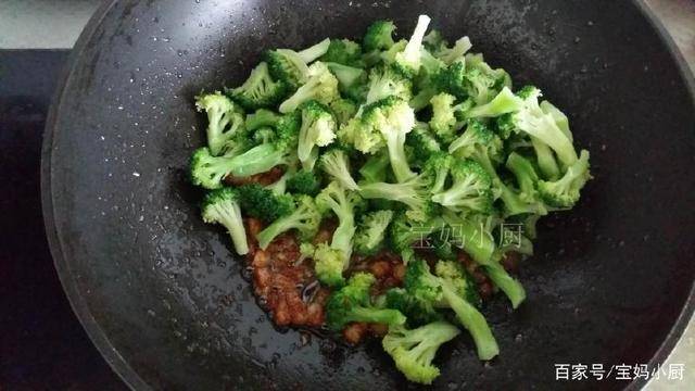 做法|这菜对身体最好，要常吃，放点它，老下饭了，女人和孩子更要吃