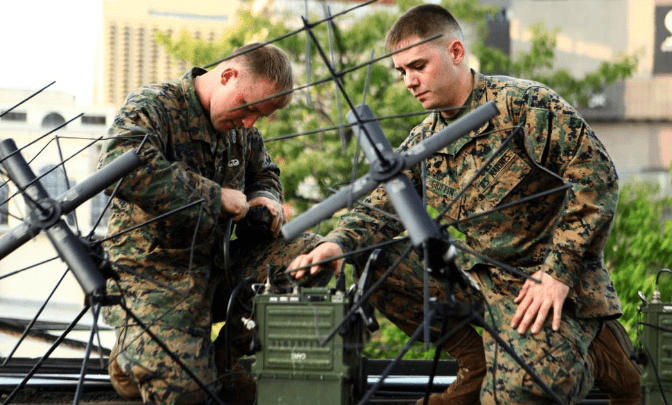 原创单兵利器prc117f多任务手提包无线电包有多便捷呢