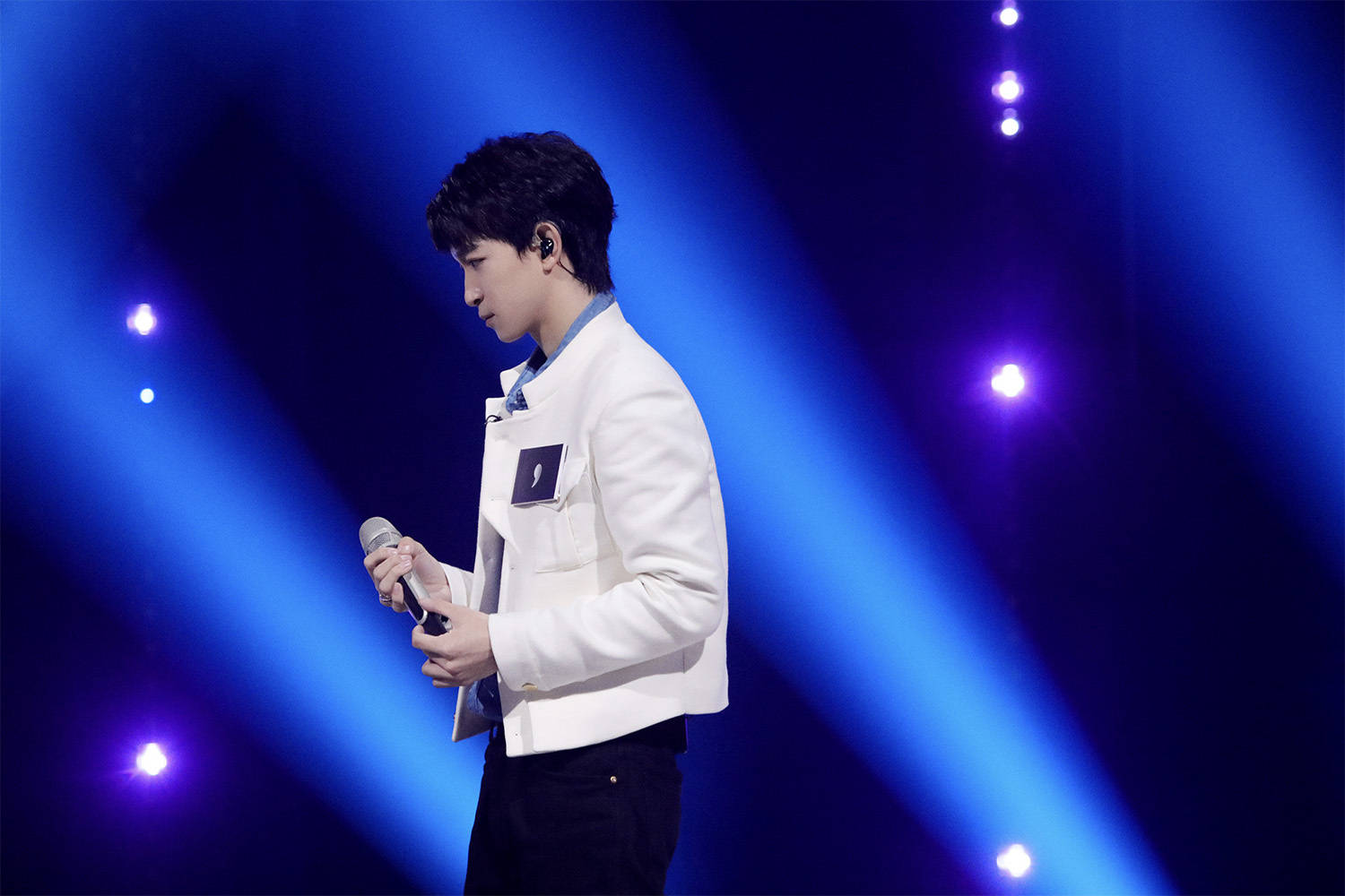 谁是宝藏歌手揭名舞台凡宇满江跨代合作