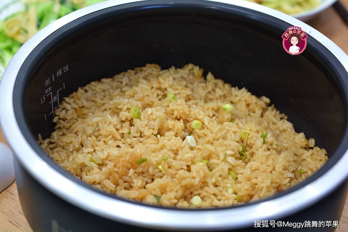 原创
高考营养晚餐真不赖,酱油鸡腿焖饭看着都香,5菜1汤用心了
---【酱油鸡腿焖饭】------【红烧带鱼】------【素炒菜花】------【油菜炒豆腐丝】------【焯水鲜百合】------【番茄青豆番茄杂蔬汤】---