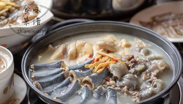 天下第一汤龙虎凤他的食材选料颇有讲究普通人敢看不敢吃