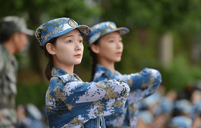 怎么才能当女教官 7baa2bcb08834f4aaeb6b6de8953a875.png