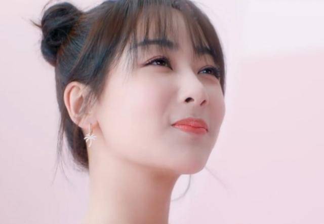 央视镜头下杨紫被吐槽,法令纹可以夹苍蝇,粉丝晒脸部特写证清白