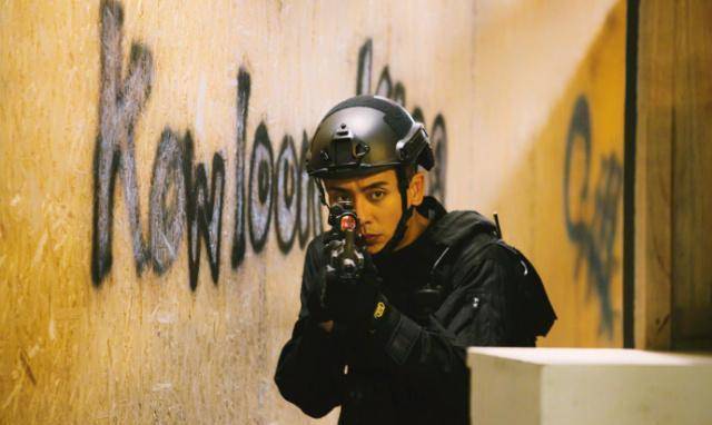 原创黄宗泽发文制止粉丝送礼物造型被嘲还被质疑假笑