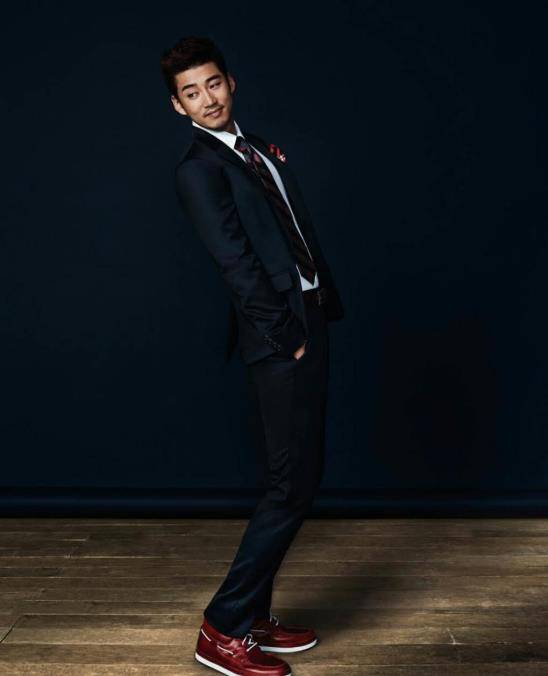 原创魅力大叔尹启相爱豆转型当演员与李荷妮相恋七年却分手