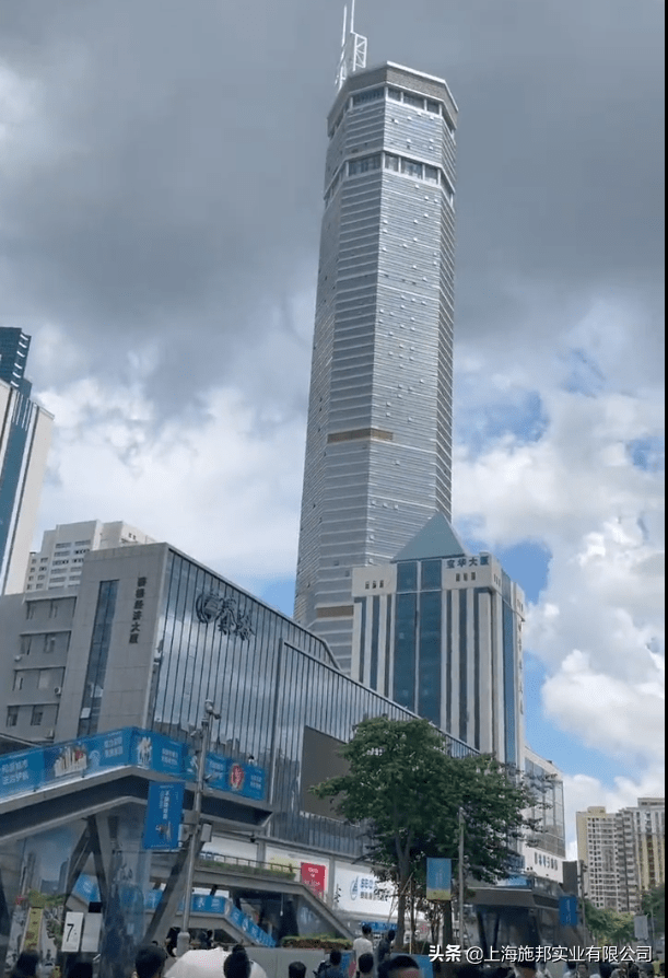 深圳300多米高楼晃动!像发生地震的感觉_大厦