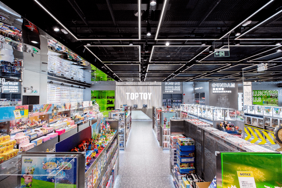 toptoyx11首店连开成都或将迎来潮玩品牌跑马圈地热