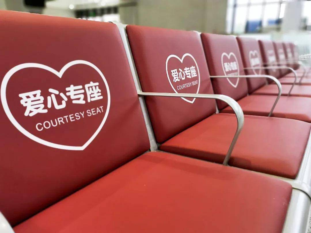 原创只要坐在爱心专座的有需求缺帮助,在那个位置心安理得