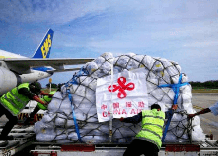 一架从中国启程的飞机抵达印度,当地人:有救了_疫情