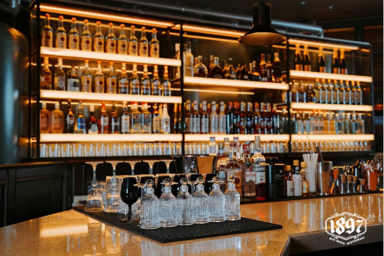 带着热情和音乐等待1897夜幕降临哈瓦那夏日户外花园正式开放