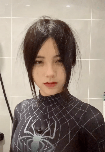 原创网红小霸宠参加活动被偶遇穿碎花裙温柔甜美小腹