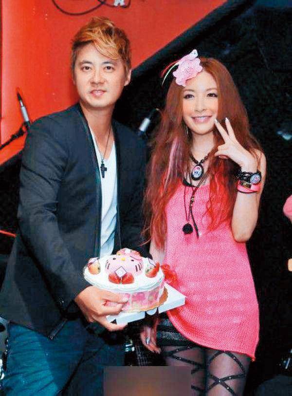 13年,许维恩再次迎来新感情,和kid传恋情,但直到2016年才认爱,不料