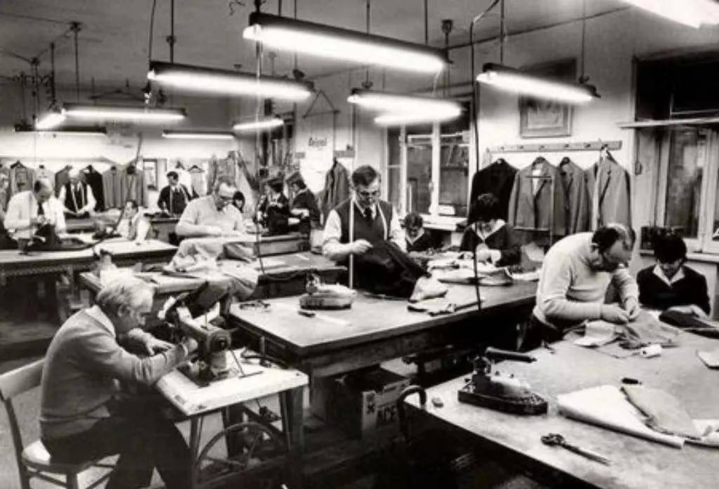 男士服装品牌排行榜_2013中国服装网络盛典——十大男装品牌评选