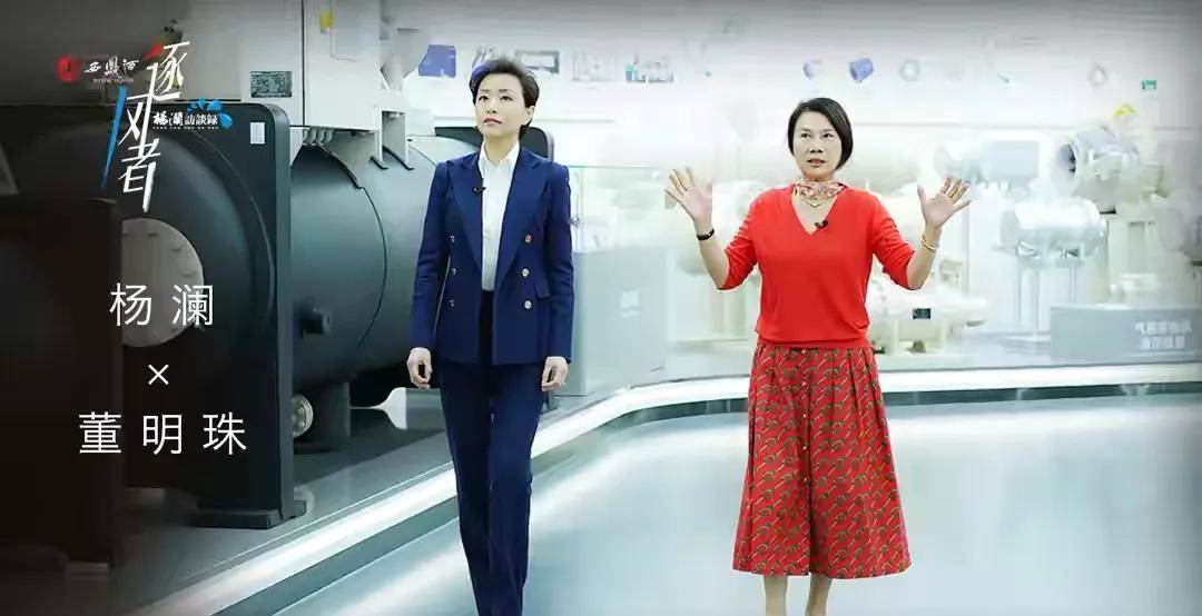 杨澜身高上占了很大的优势,与董明珠同框杨澜个人魅力与气场,一点也没