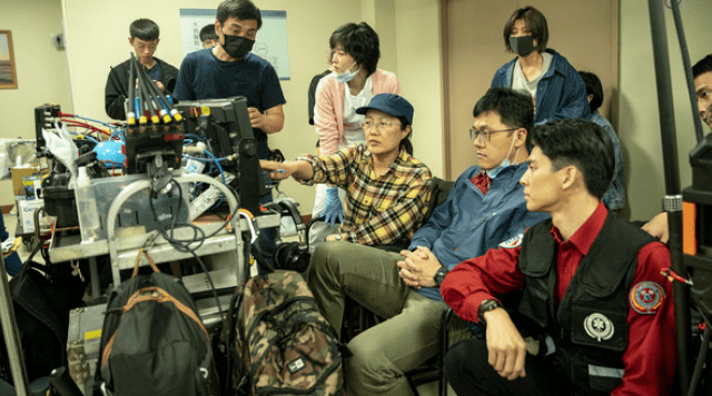 首播收视就拿冠军 冲上华语口碑榜第2 这部连续剧怎么还没火 群众