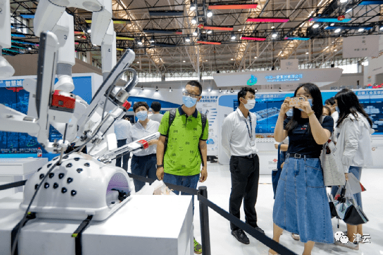 机器人|智能科技展上，这些“黑科技”亮了！