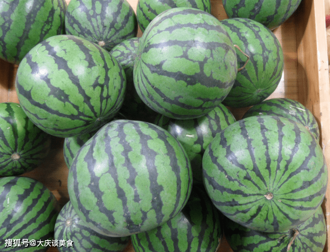 西瓜是什么样的颜色 9542b3fa59be41f4a2c4151fff484347.png