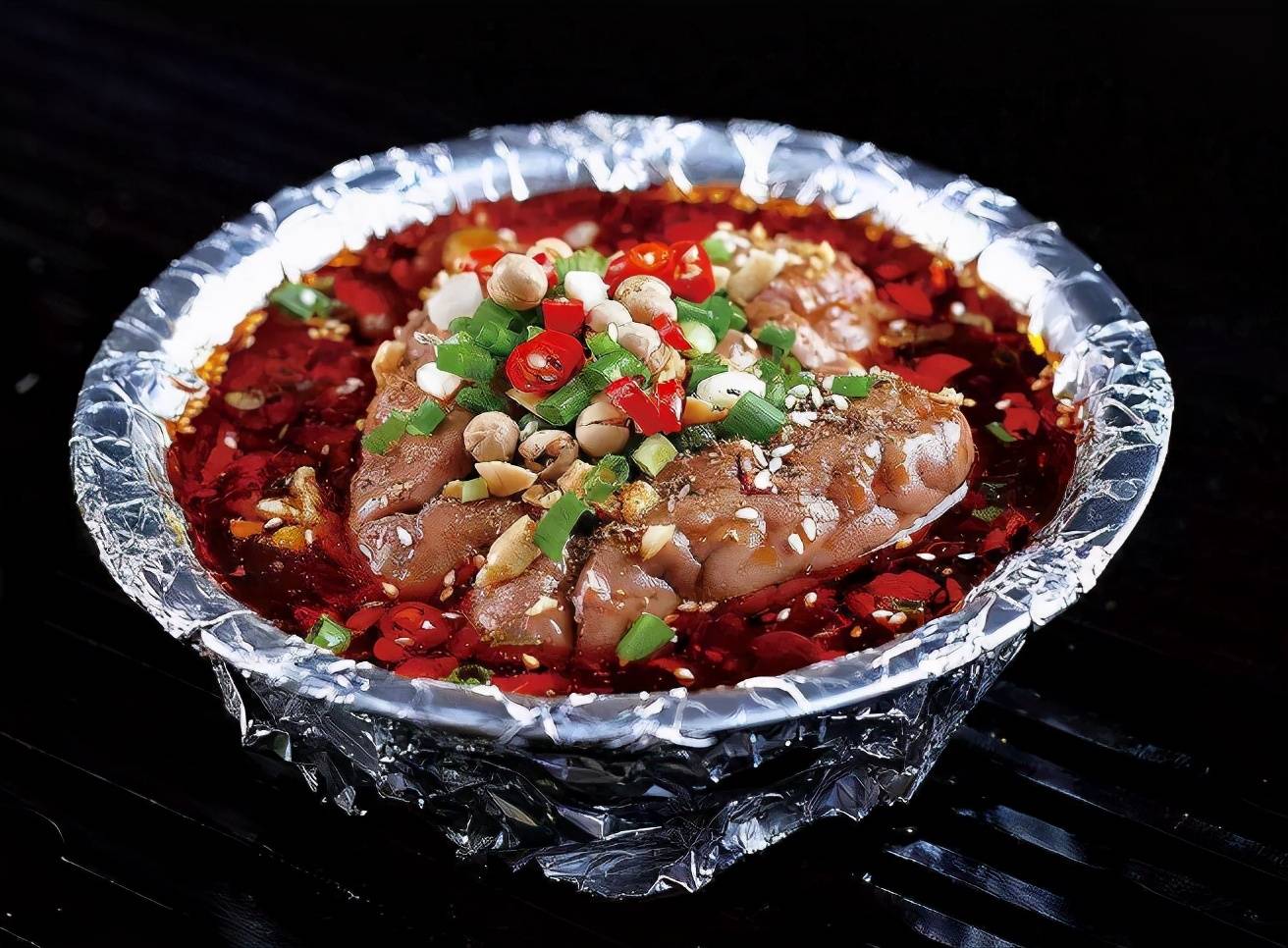 比如猪脑,羊脑等,甚至包括一些有钱人喜欢显摆的猴脑,这些都是动物的