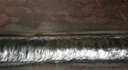 焊接方法(手工焊或自动焊)比较容易识别,自动焊绝大多数情况无焊波