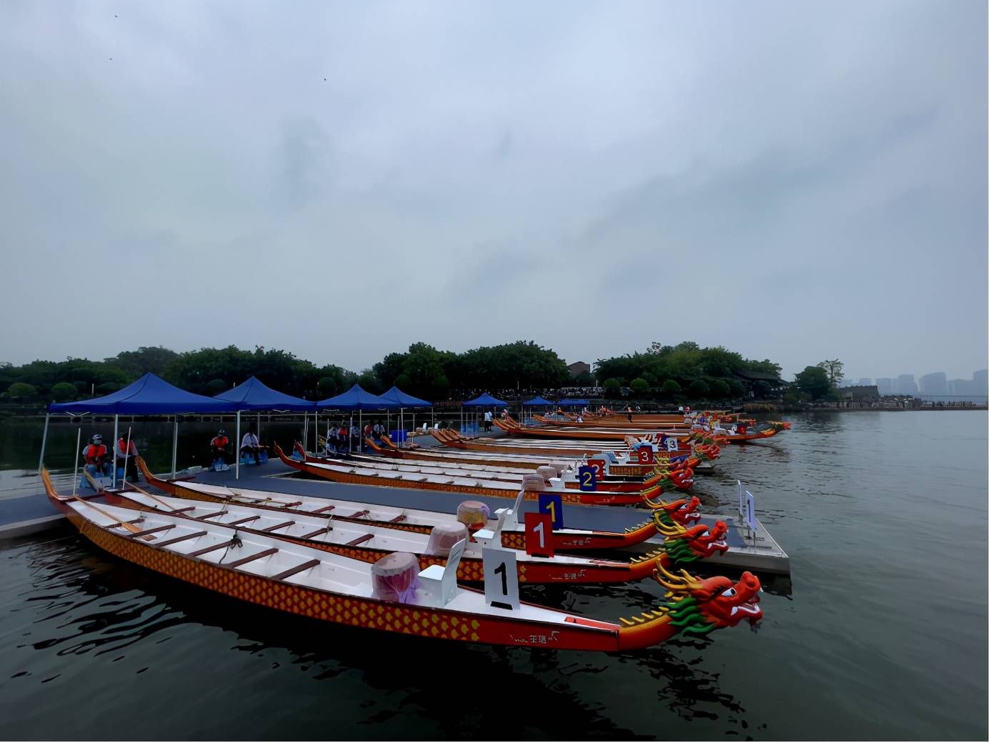 图说:2021中国龙舟公开赛遂宁站首日:精彩纷呈但意犹未尽