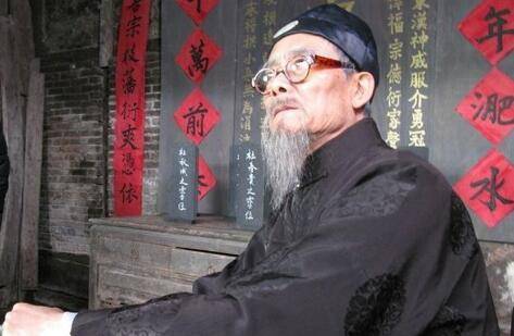 原创
「寡妇门前是非多」这个典故怎么来的?这句话的上半句是什么?
为什么说寡妇门前是非多?首先我们要了解一下这句话。说回“寡妇门前是非多”这句话,它的上一句是“鳏夫房顶炊烟少”。