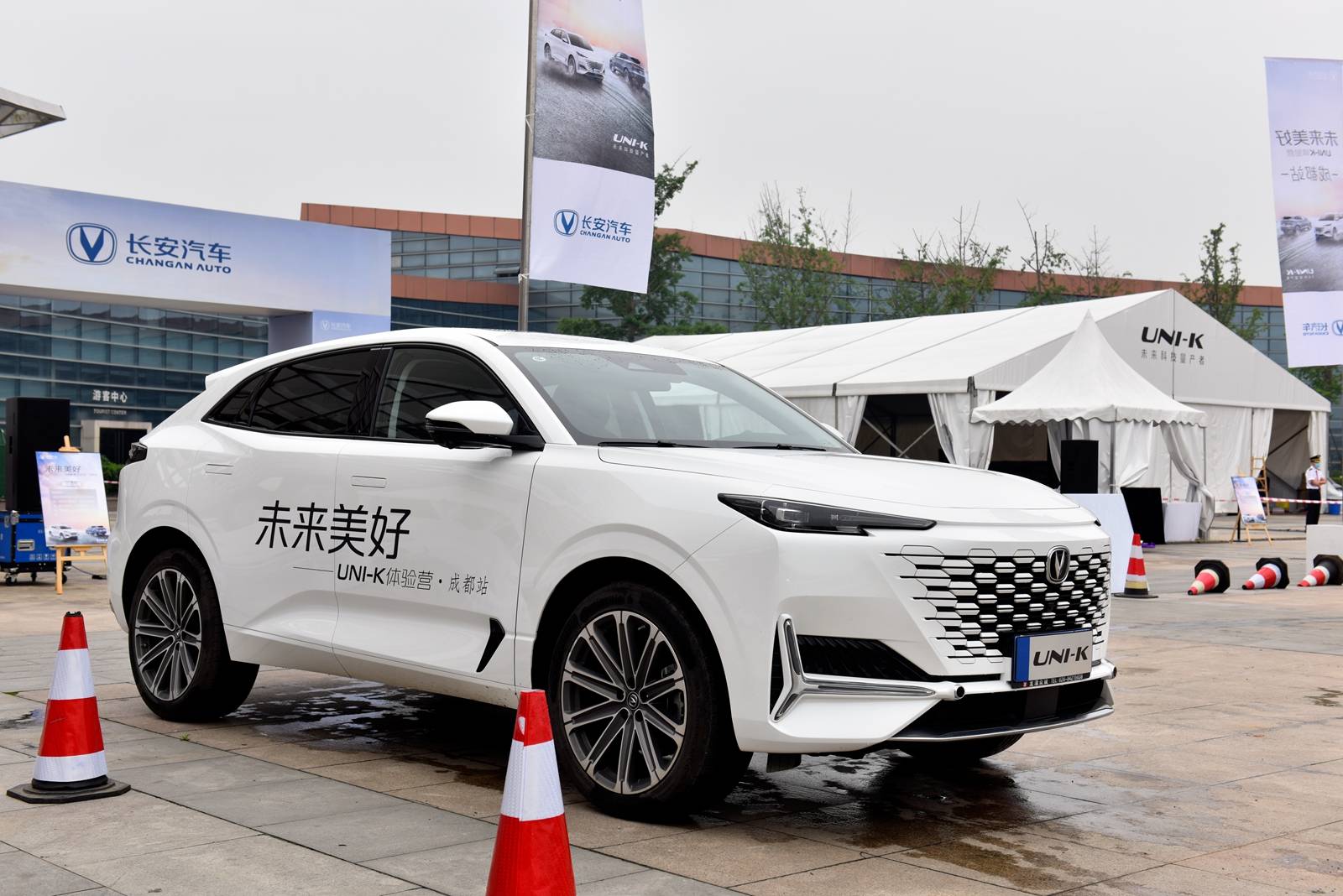 试驾长安unik不仅是颜值能轻度越野更重要四驱是硬货