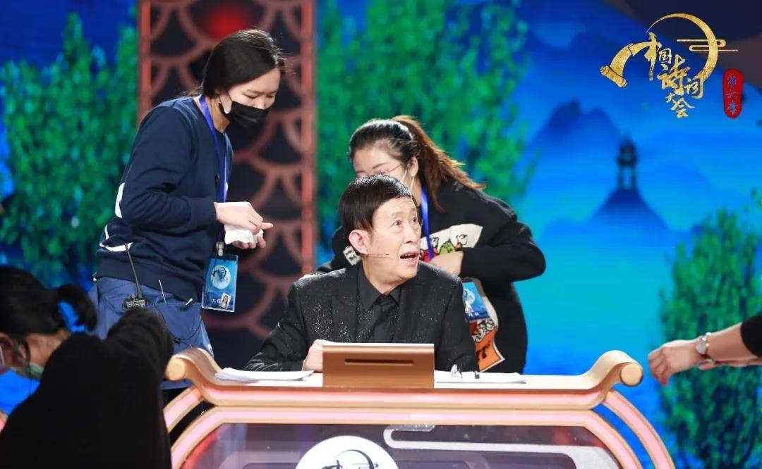 带你一起看幕后,《中国诗词大会》点评嘉宾的化妆幕后团队