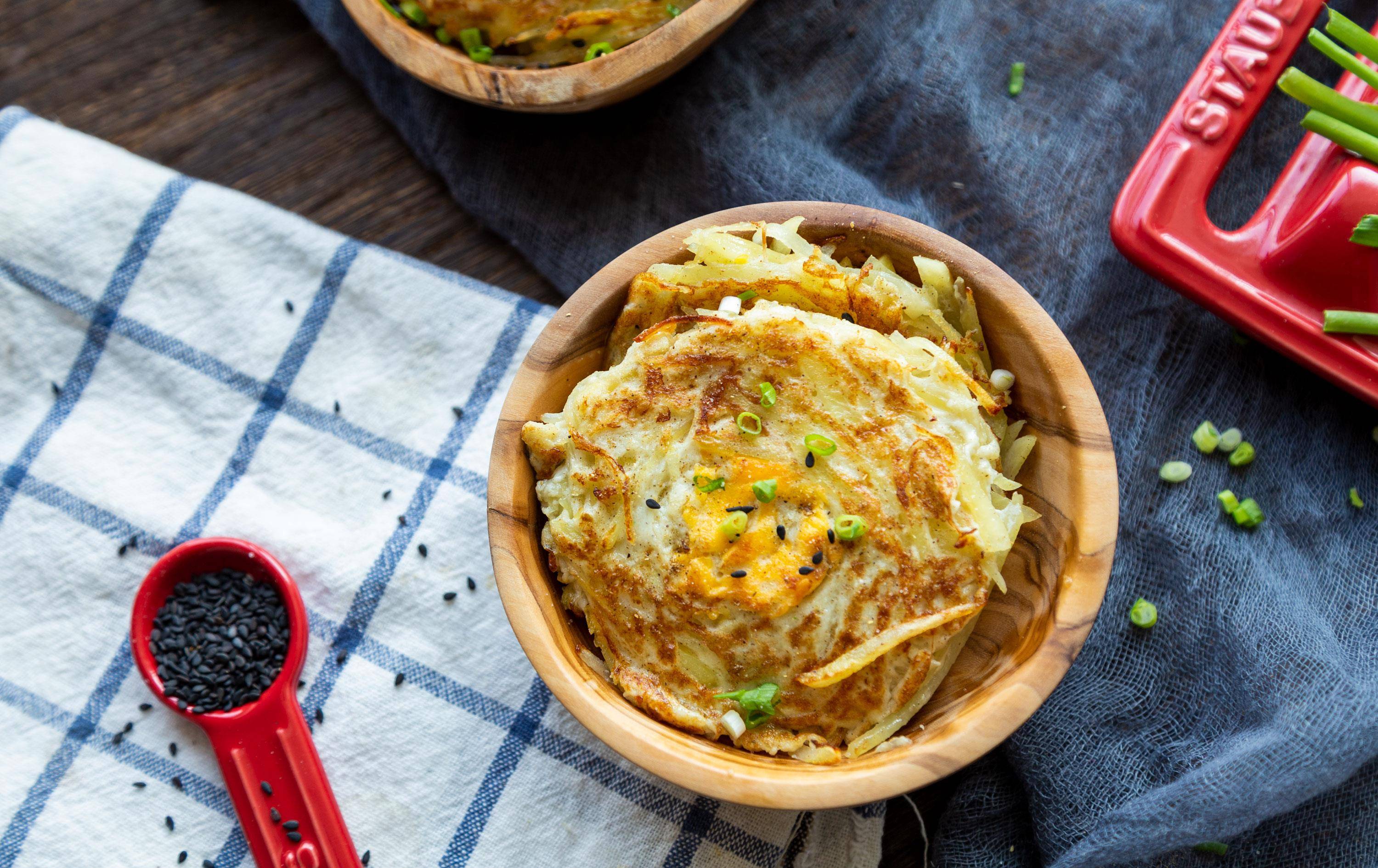 原创1个土豆2个鸡蛋煎一煎就出锅早餐此吃法一家人都早起