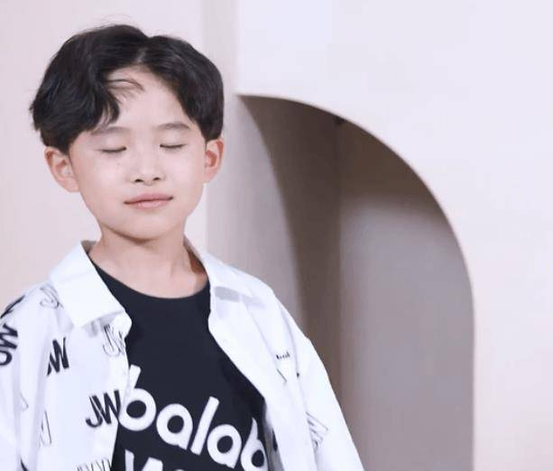 并非是千玺亲自承认的一件事,导致很多人在辟谣易烊昱华并非楠楠的