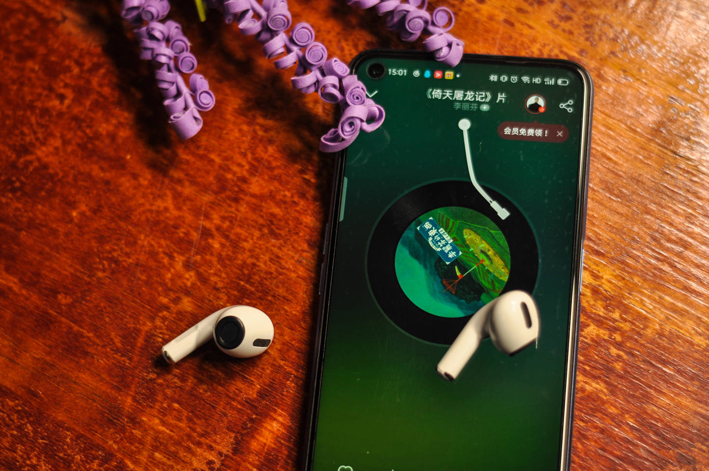 外观好看的电脑耳机 8012a8d58b4744c5b5fd711c8e272be5.jpeg