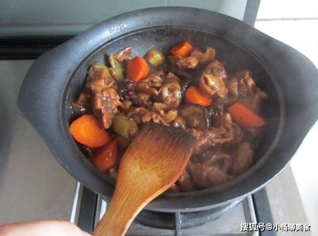 什么炖鸡有营养价值 ddb44762c42743a99f0f02fd66e845bd.jpeg