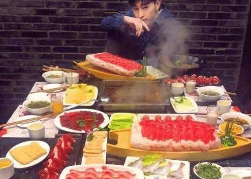 餐厅 人均面积_人均耕地面积图(2)