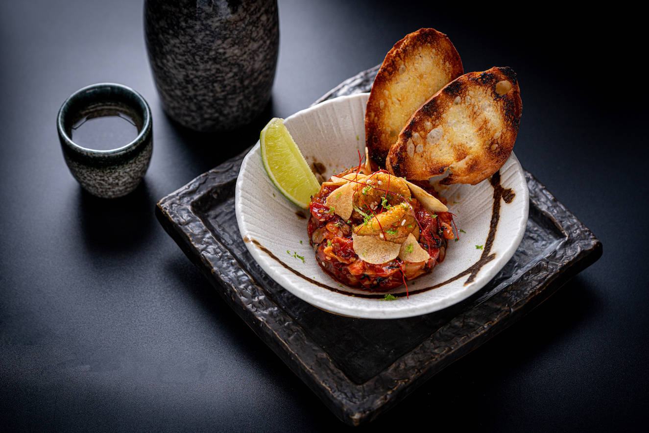 海胆牛肉塔塔uni beef tartar with kimchi soy dressing鲷鱼刺身
