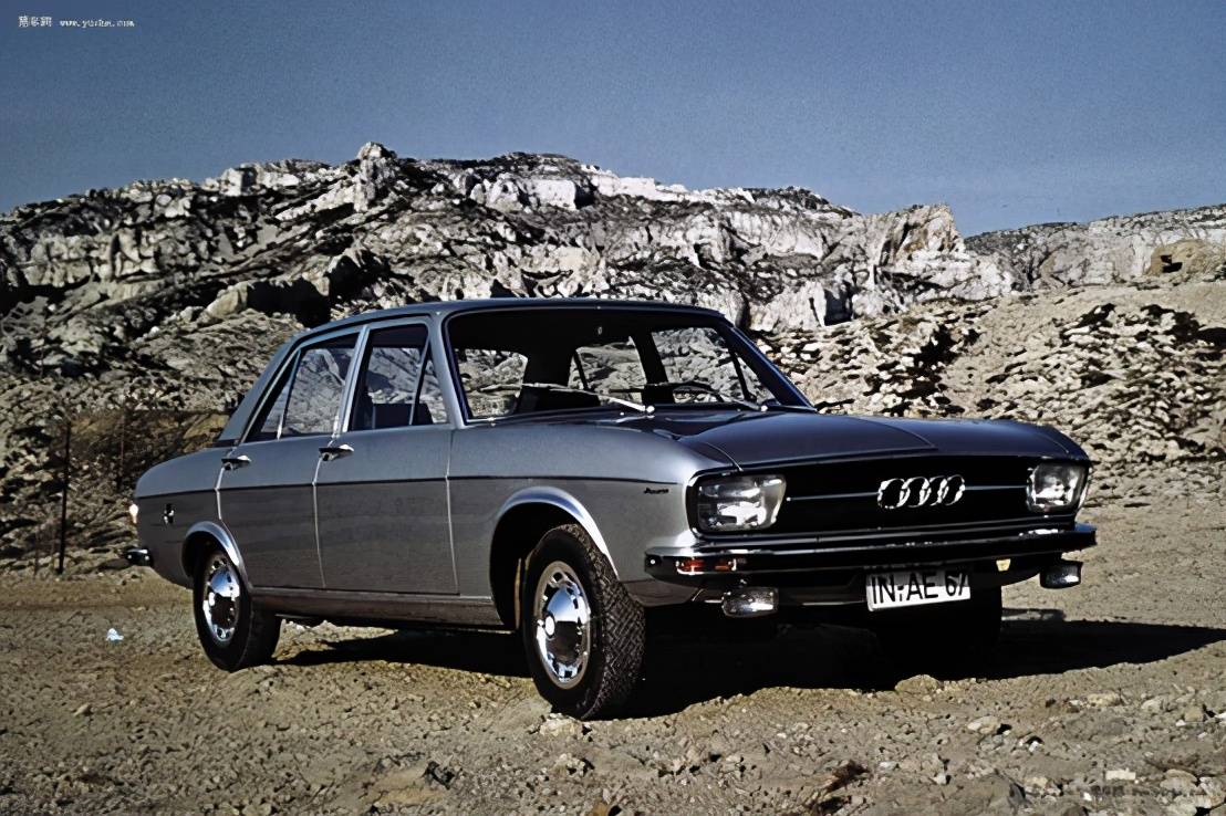 在那个私家车不普及的年代,奥迪这个车标就是身份的象征,也