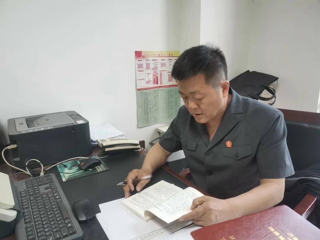 记鄠邑法院审委会委员,刑事审判庭庭长,四级高级法官刘保权