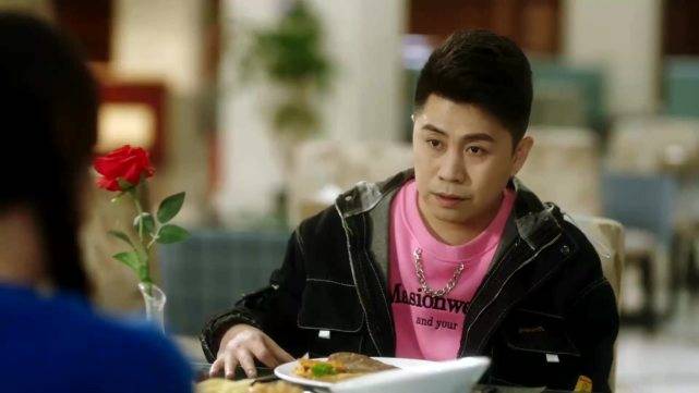 她是《刘老根4》中首个绿茶,辍学去混夜总会,还和男一有感情线_新月