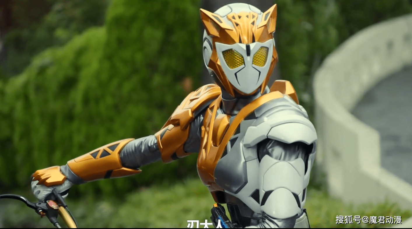 原创假面骑士零一剧场版刃姐秀车技毫无违和感预订令和车神称号