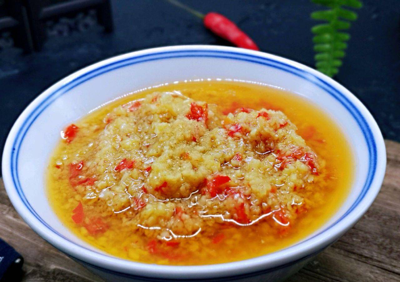 原创炸蒜蓉总发黑直接下锅炸错了顺序火候要做对清香不苦色泽亮