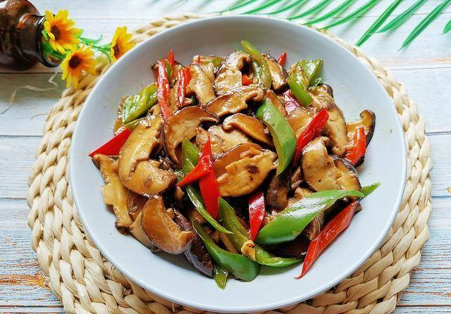 快手菜蚝油焖香菇 3元就能炒一盘 香滑鲜美 时候