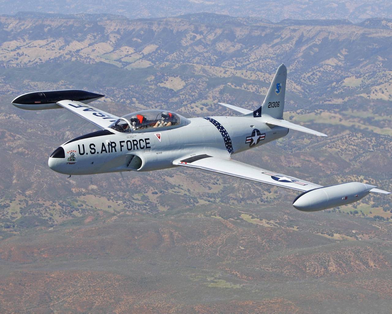f80喷气式战斗机图片